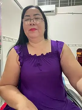 Snapshot of NDith chatting on November 25, 11:32 am NDith online show from November 25, 11:32 am