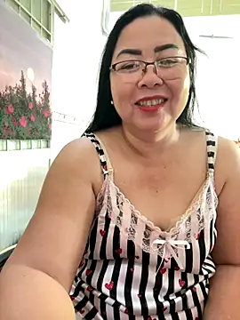 Snapshot of NDith chatting on November 25, 11:38 pm NDith online show from November 25, 11:38 pm