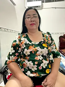 Snapshot of NDith chatting on November 30, 1:04 pm NDith online show from November 30, 1:04 pm