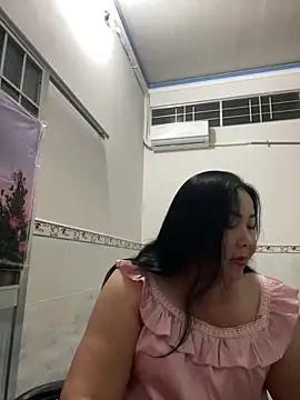 Snapshot of NDith chatting on December 1, 3:06 pm NDith online show from December 1, 3:06 pm