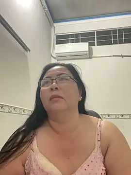 Snapshot of NDith chatting on December 2, 8:48 pm NDith online show from December 2, 8:48 pm