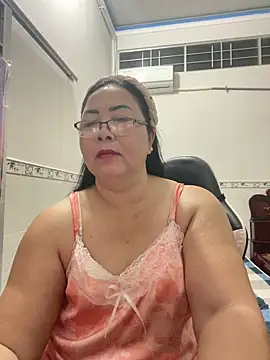 Snapshot of NDith chatting on December 5, 1:42 pm NDith online show from December 5, 1:42 pm