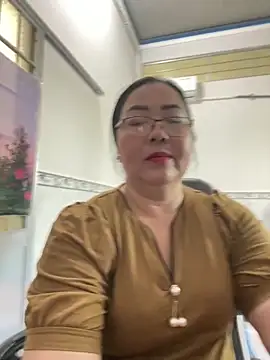 Snapshot of NDith chatting on December 14, 8:52 am NDith online show from December 14, 8:52 am