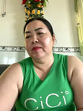 Snapshot of NDith chatting on December 16, 10:09 am NDith online show from December 16, 10:09 am