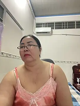 Snapshot of NDith chatting on December 19, 2:13 pm NDith online show from December 19, 2:13 pm