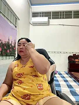 Snapshot of NDith chatting on January 8, 12:02 am NDith online show from January 8, 12:02 am