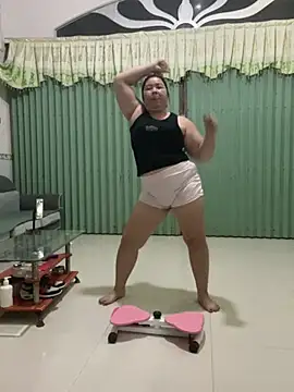 Snapshot of NDith chatting on February 2, 11:42 am NDith online show from February 2, 11:42 am