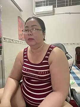 Snapshot of NDith chatting on February 4, 12:22 pm NDith online show from February 4, 12:22 pm