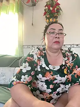 Snapshot of NDith chatting on February 8, 9:34 am NDith online show from February 8, 9:34 am