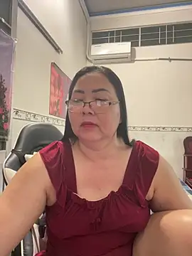 Snapshot of NDith chatting on February 9, 11:31 pm NDith online show from February 9, 11:31 pm