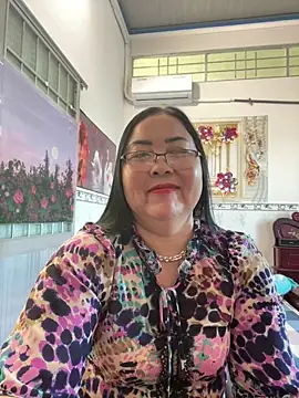 Snapshot of NDith chatting on February 19, 9:27 am NDith online show from February 19, 9:27 am