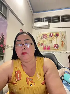 Snapshot of NDith chatting on February 25, 1:21 pm NDith online show from February 25, 1:21 pm