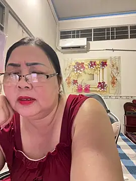 Snapshot of NDith chatting on March 1, 12:51 pm NDith online show from March 1, 12:51 pm