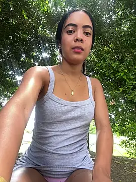 NAUGHTY LITTLE 18 online show from April 11, 4:33 pm