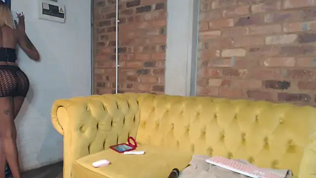 Snapshot of Kylie_Hairy_Bbc chatting on September 18, 2:52 pm Kylie Hairy Bbc online show from September 18, 2:52 pm