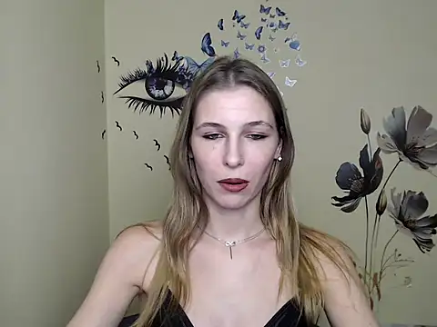Snapshot of StrangerGi chatting on December 14, 1:17 am StrangerGi online show from December 14, 1:17 am