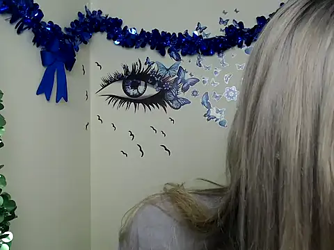 Snapshot of StrangerGi chatting on December 20, 1:11 pm StrangerGi online show from December 20, 1:11 pm