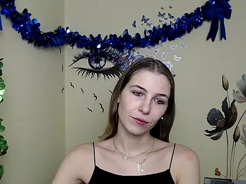 Snapshot of StrangerGi chatting on December 25, 7:24 am StrangerGi online show from December 25, 7:24 am