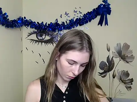 Snapshot of StrangerGi chatting on January 4, 4:11 pm StrangerGi online show from January 4, 4:11 pm