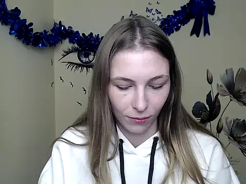Snapshot of StrangerGi chatting on February 5, 4:14 pm StrangerGi online show from February 5, 4:14 pm