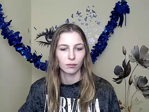 Snapshot of StrangerGi chatting on February 10, 1:11 pm StrangerGi online show from February 10, 1:11 pm