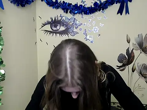 Snapshot of StrangerGi chatting on February 19, 1:06 pm StrangerGi online show from February 19, 1:06 pm