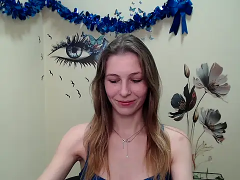 Snapshot of StrangerGi chatting on February 26, 10:15 am StrangerGi online show from February 26, 10:15 am