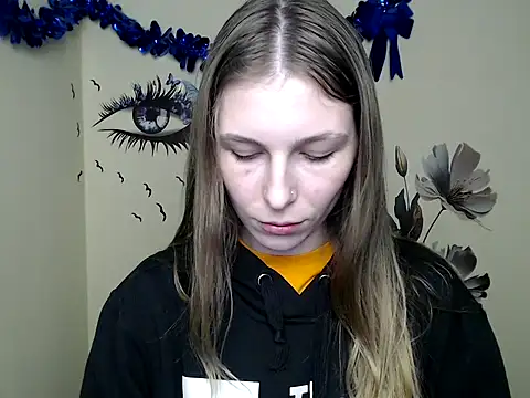 Snapshot of StrangerGi chatting on February 26, 7:27 pm StrangerGi online show from February 26, 7:27 pm