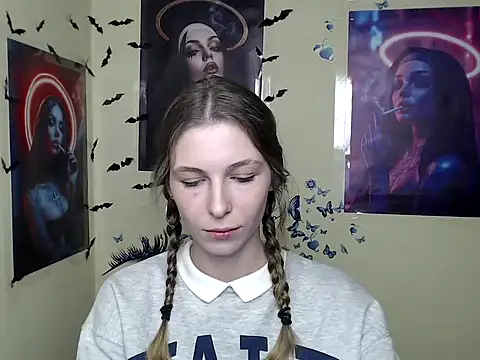 Snapshot of StrangerGi chatting on March 3, 3:53 pm StrangerGi online show from March 3, 3:53 pm