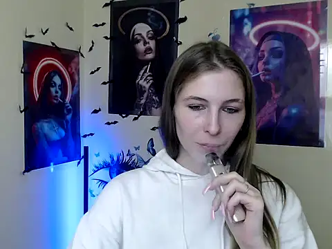 StrangerGi online show from November 4, 1:10 pm