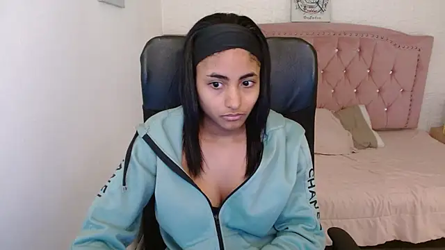 shaneelle online show from March 8, 6:32 am