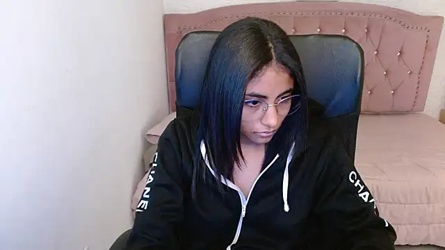 shaneelle online show from March 19, 9:17 am