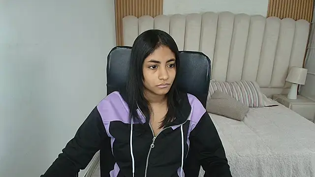 shaneelle online show from April 9, 3:06 am