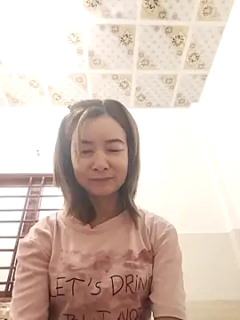 Snapshot of Sexy-ladyboobs20 chatting on October 15, 1:17 am Sexy-ladyboobs20 online show from October 15, 1:17 am