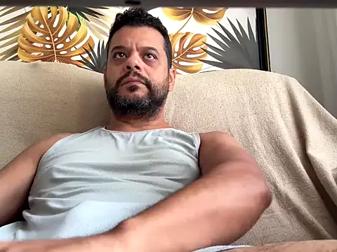 Snapshot of HornyBeachBoyBR chatting on April 23, 2:30 pm HornyBeachBoyBR online show from April 23, 2:30 pm