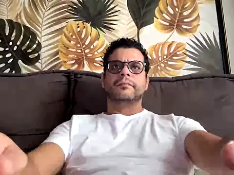Snapshot of HornyBeachBoyBR chatting on May 30, 7:22 pm HornyBeachBoyBR online show from May 30, 7:22 pm