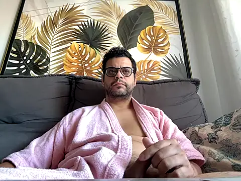Snapshot of HornyBeachBoyBR chatting on June 3, 1:14 pm HornyBeachBoyBR online show from June 3, 1:14 pm