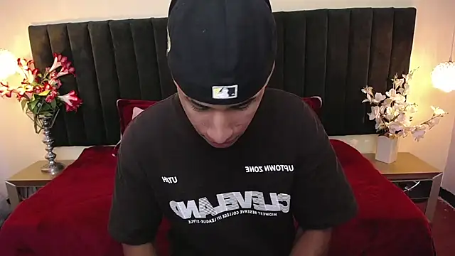 soft attraction online show from February 25, 7:34 pm