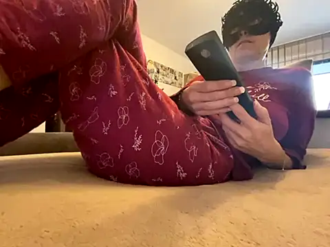 Snapshot of Marilou1983 chatting on December 19, 8:43 am Marilou1983 online show from December 19, 8:43 am