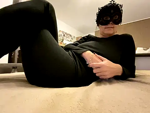 Snapshot of Marilou1983 chatting on January 5, 5:27 pm Marilou1983 online show from January 5, 5:27 pm