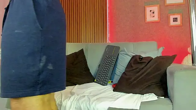 JuanfeMorales online show from December 6, 5:53 am