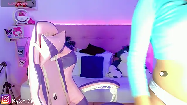 Kylie brokee online show from January 28, 9:08 pm