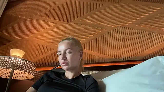 aestetick online show from November 30, 4:27 am