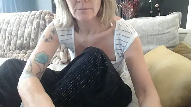 Snapshot of godinflower chatting on November 7, 1:00 pm godinflower online show from November 7, 1:00 pm