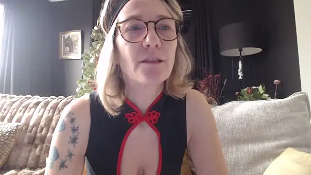 Snapshot of godinflower chatting on November 28, 9:01 am godinflower online show from November 28, 9:01 am