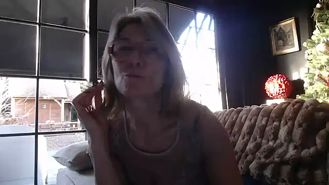 Snapshot of godinflower chatting on December 19, 1:40 pm godinflower online show from December 19, 1:40 pm