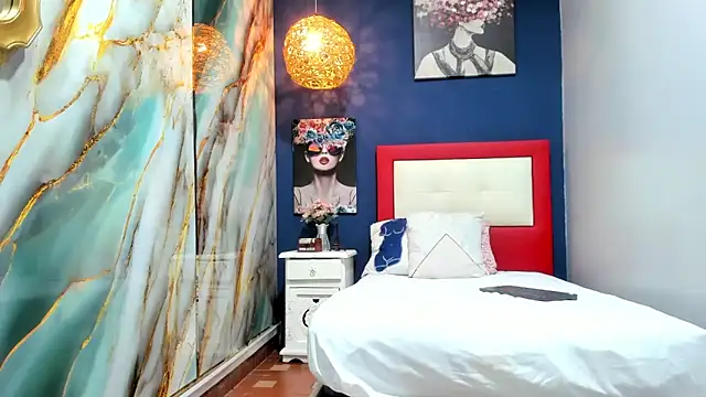 Snapshot of BustyAmanda chatting on November 11, 8:09 pm BustyAmanda online show from November 11, 8:09 pm