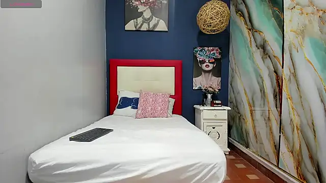 Snapshot of BustyAmanda chatting on November 13, 8:41 pm BustyAmanda online show from November 13, 8:41 pm