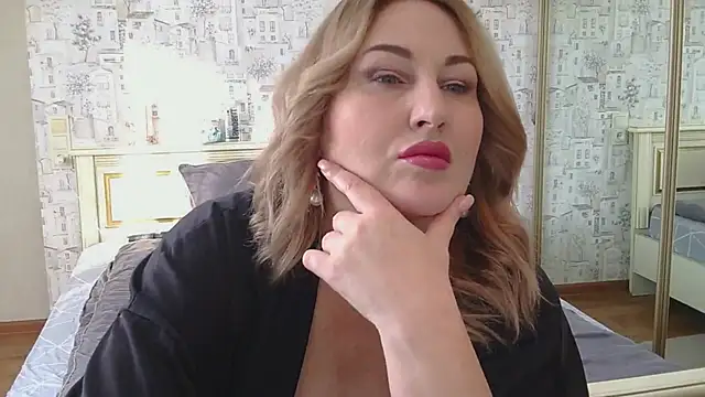 Snapshot of FOX-ME chatting on February 11, 6:40 am FOX-ME online show from February 11, 6:40 am