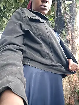 Snapshot of Broan_me chatting on December 21, 6:20 am Broan me online show from December 21, 6:20 am